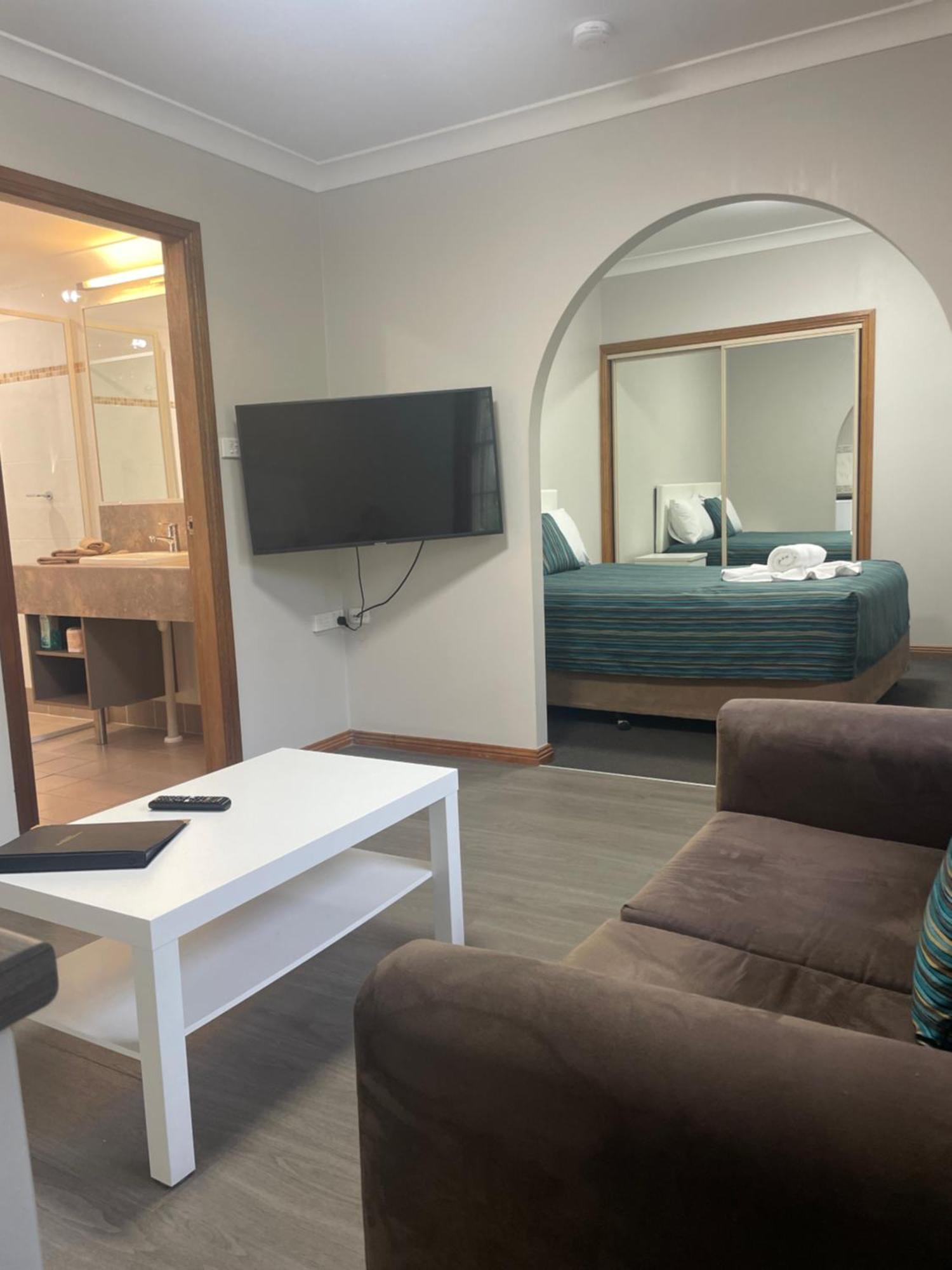Oasis Inn Ulladulla - Welcoming Guests 18 Years And Older Kültér fotó